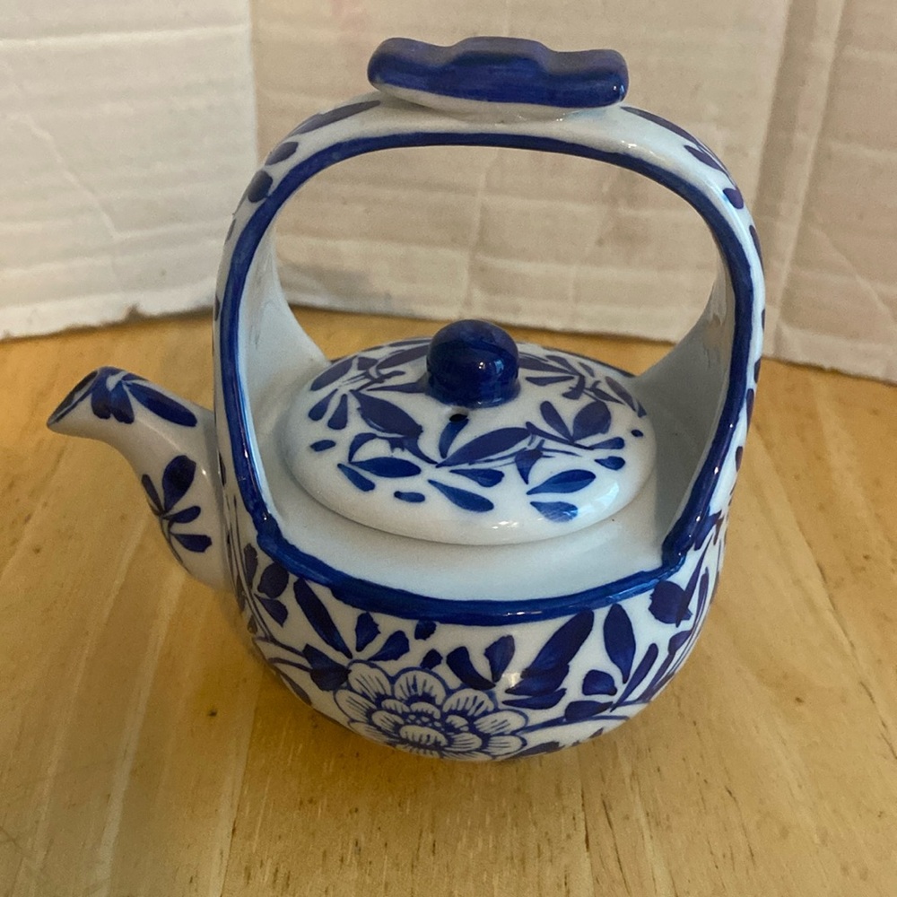Bombay vintage small decorative covered tea pot. Blue and white. About 4 in tall